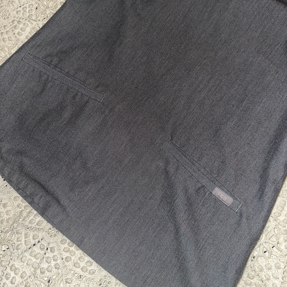FIGS Scrubs Set - Picture 7 of 16